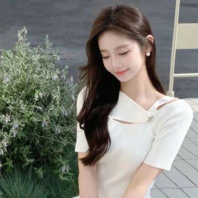 挥著翅膀的女孩
